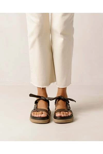 ALOHAS Sandalen Tied Together Brown 1 ALOHAS Sandalen Tied Together Brown