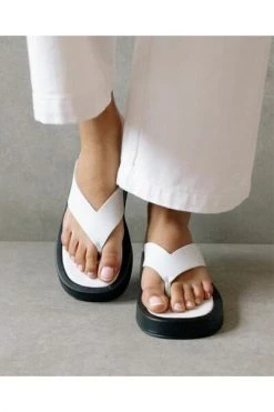 ALOHAS Slippers Overcast Flip Flops Beige -Aloha Winkel 272e7c12b5619b9366b2bf5af95ecd79