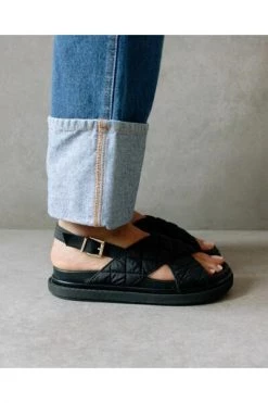 ALOHAS Sandalen Marshmallow Quilted Sandals Black 9 ALOHAS Sandalen Marshmallow Quilted Sandals Black -Aloha Winkel 3ddd27f928b30b5ce4c686cc0f1870b0