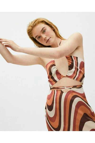 ALOHAS Midirokken High Tied Skirt Kaleidoscope Red 3 ALOHAS Midirokken High Tied Skirt Kaleidoscope Red - Afbeelding 3