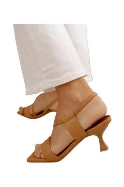 ALOHAS Sandalen Asymmetric Straps Heeled Sandals Beige -Aloha Winkel 59cbf535bc87a3300ec23978549b2424