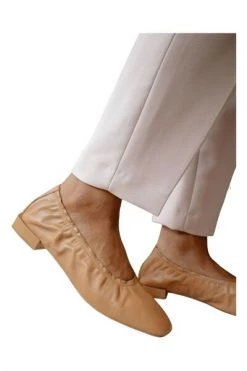 ALOHAS Ballerina's Habibi Camel Beige -Aloha Winkel 5e13da886f04a4b3aabf15ef96773546