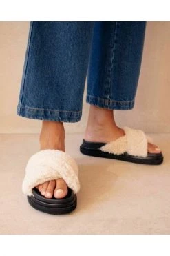 ALOHAS Slippers Cloud Shoes Beige -Aloha Winkel 773e2f1c81e1651bd7618cfd1d0b5eaf