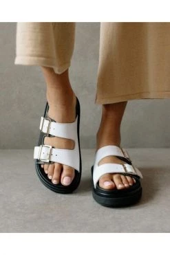 ALOHAS Sandalen Buckle Strap Sandals White 9 ALOHAS Sandalen Buckle Strap Sandals White -Aloha Winkel 786043e93a57c631bb0c8d711a6b9917