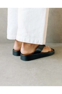 ALOHAS Slippers Overcast Black