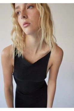 ALOHAS Casual Jurken Delicate Strap Knit Dress Black -Aloha Winkel 8bcf3d9b20521a893021eefcf389757a