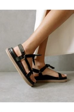 ALOHAS Sandalen Tied Together Sandals Black -Aloha Winkel 95ea8c4288a4300359baa16ba477e373