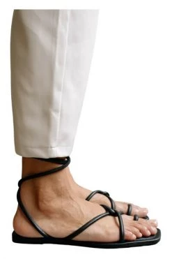 ALOHAS Sandalen Lace It Up Flat Sandal Black -Aloha Winkel 9df872b78a0a68ab4bcc18e11e6f4b72