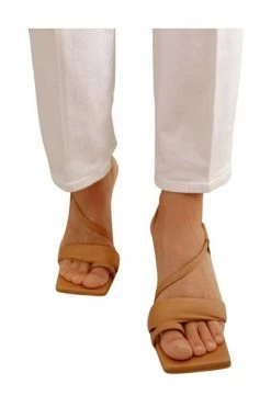 ALOHAS Sandalen Asymmetric Straps Heeled Sandals Beige -Aloha Winkel 9e5530b64d447f616a2560059e946446