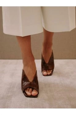 ALOHAS Slippers Frenchie Shoes Brown -Aloha Winkel 9e67a2e2dc0605a435f95382fc951958