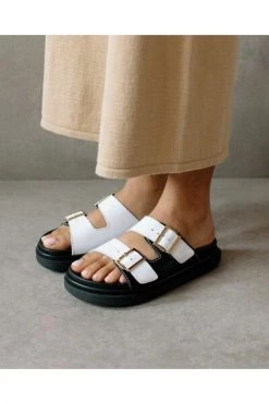 ALOHAS Sandalen Buckle Strap Sandals White 11 ALOHAS Sandalen Buckle Strap Sandals White -Aloha Winkel aac350e89fb2364ee88029855ec66676