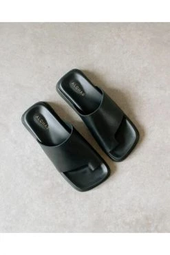 ALOHAS Slippers Toe Ring Flop Black Black -Aloha Winkel ad4a8d0a967d631a74191938151fd24c