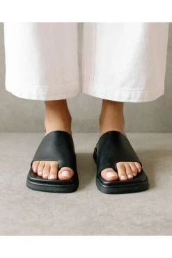 ALOHAS Slippers Toe Ring Flop Black Black
