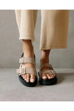 ALOHAS Sandalen Buckle Strap Sandals Beige -Aloha Winkel c30fbc9ca2339e38c370f4cf71f94753