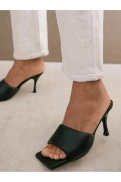 ALOHAS Slippers Puffy Shoes Black -Aloha Winkel cd5af3dad4f5c310eba92a5af1067aca