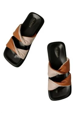 ALOHAS Slippers Shaka Shoes Brown -Aloha Winkel d35fdd30c65d80456e5f229cf1ad4ed4