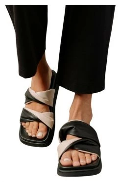 ALOHAS Slippers Shaka SHOES Black -Aloha Winkel e28e4ad3824c93e3d13fa31544312b7d