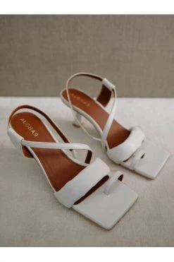 ALOHAS Sandalen Asymmetric Straps White White -Aloha Winkel e69ba26f696f71d12f9e6cdce6f7bbf3