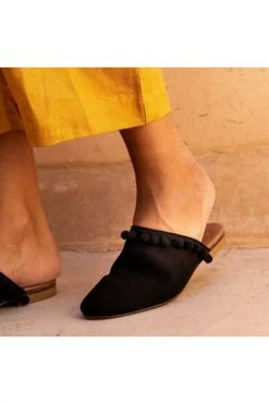 ALOHAS Schoenen Alex Pom Pom Shoes Black 7 ALOHAS Schoenen Alex Pom Pom Shoes Black -Aloha Winkel ecbdd671dbac84b152bb968913abdd79