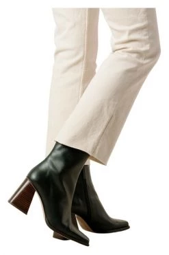 ALOHAS Enkellaarsjes South Jade Boots Black 8 ALOHAS Enkellaarsjes South Jade Boots Black -Aloha Winkel f943dcfd2fdb5feeb4ab8ae9e4a1f2f5