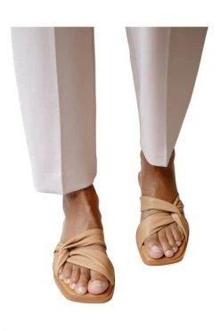 ALOHAS Slippers Nomad Sandals Brown -Aloha Winkel fbf38a21209695f8e82c5d6976fbb0ef